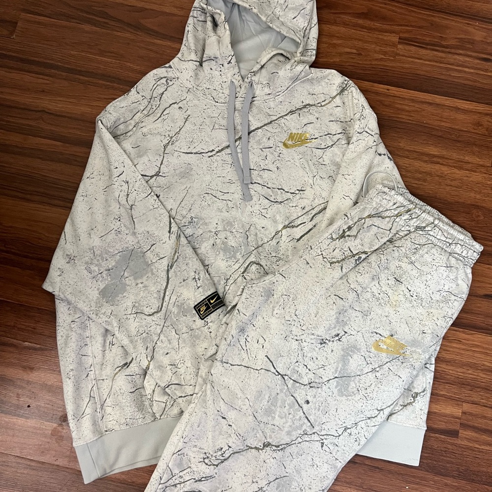 Nike sweatsuit
